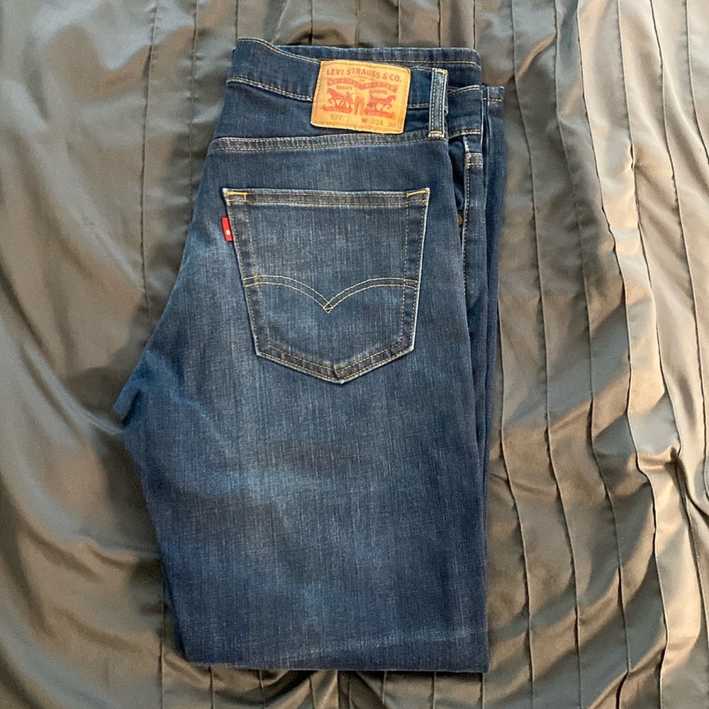 Levi’s bootcut blue jeans up for sale , men’s waste size 32x30.